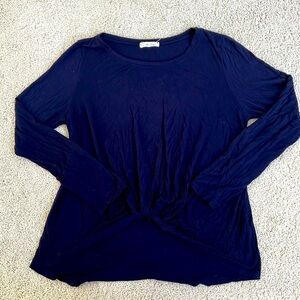 Women’s long sleeve knot front T-shirt. Size L